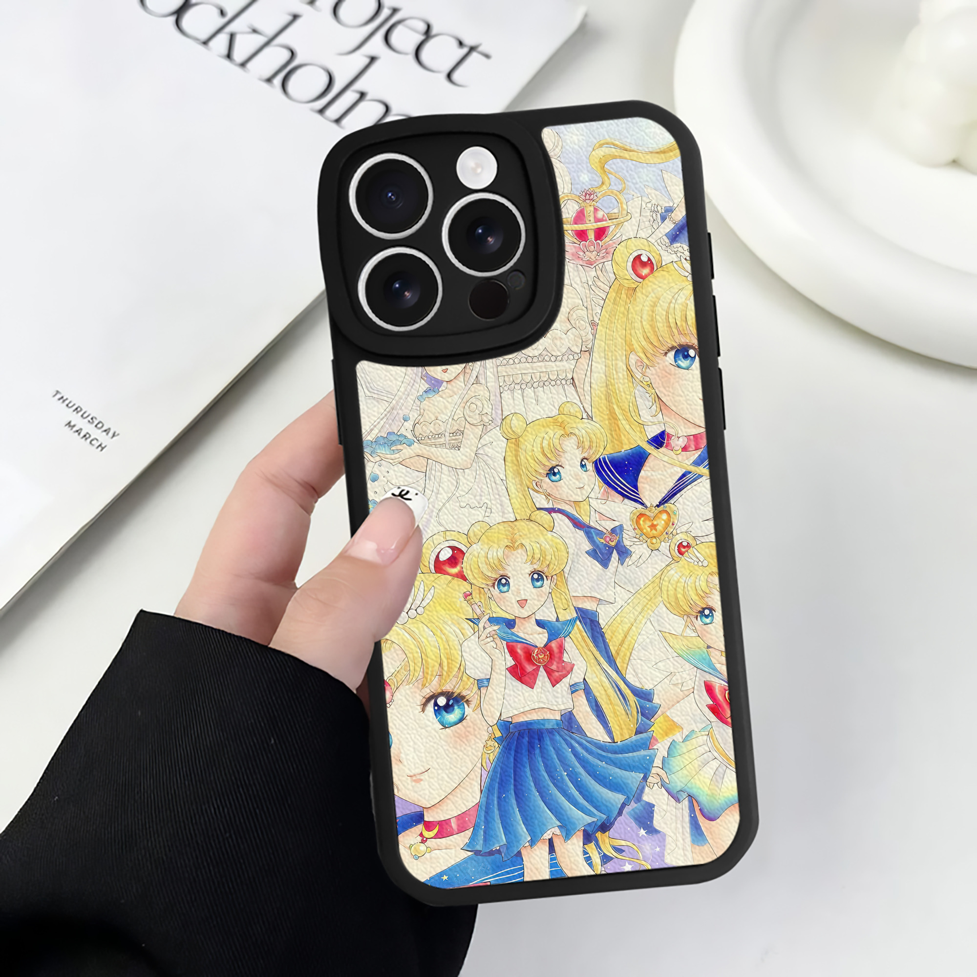 （画像用） 美少女戦士セーラームーン Sailor Moon 【iPhone 16シリーズ対応】シリコンスマホケース（レザー調） 材質：シリコン